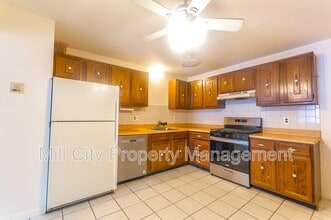 23 Country Club Dr in Manchester, NH - Foto de edificio - Building Photo