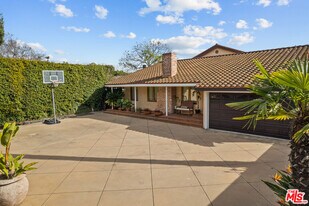 12510 W Sunset Blvd in Los Angeles, CA - Building Photo