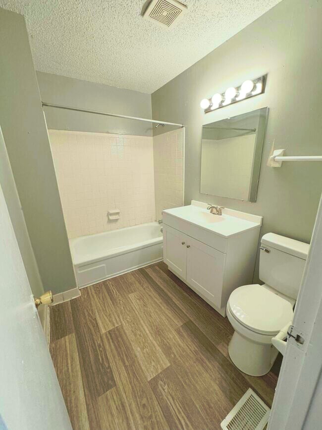 Willow Creek Apartments in Bowling Green, KY - Building Photo - Building Photo