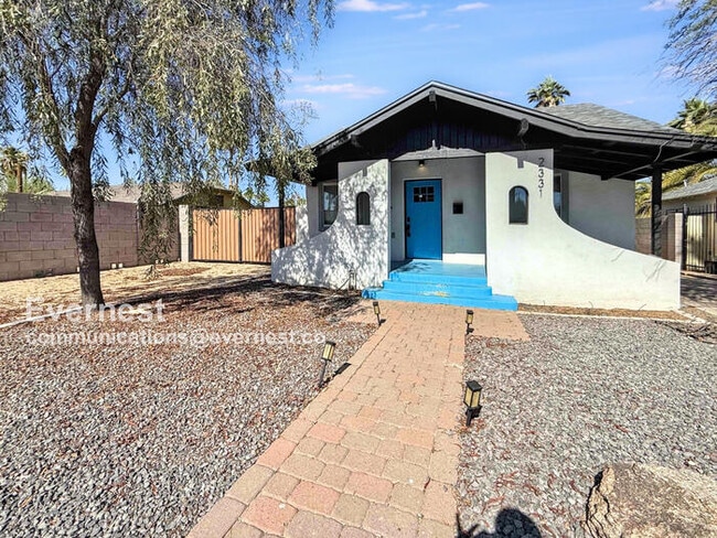 property at 2331 N Richland St