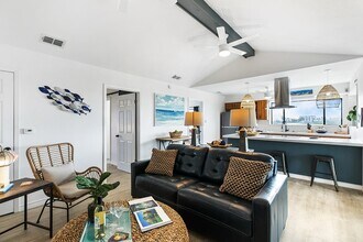 113 W Sunny Isle Dr in South Padre Island, TX - Foto de edificio - Building Photo
