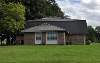 626 N State Hwy 103 in Slocomb, AL - Foto de edificio - Building Photo