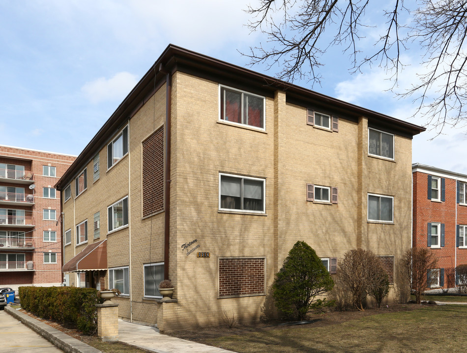 1316 Brown St in Des Plaines, IL - Building Photo