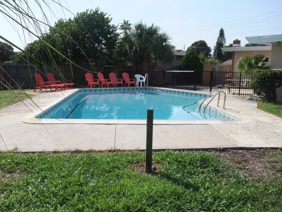 257 Boylston Ave in Daytona Beach, FL - Building Photo