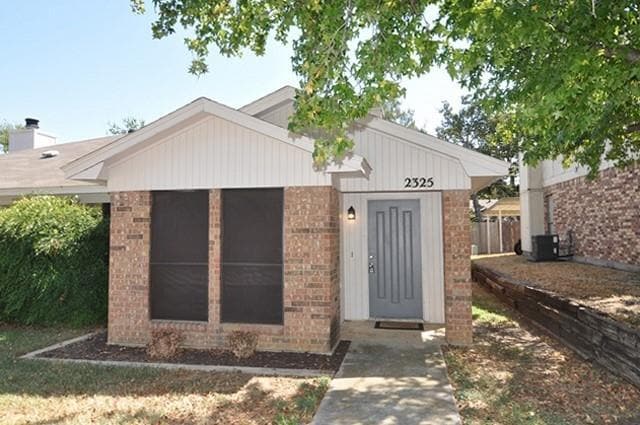 2325 Miguel Ln in Arlington, TX - Building Photo - Building Photo
