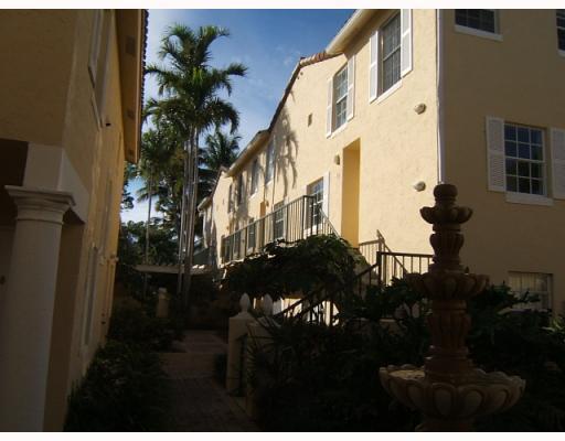 1015 Lake Shore Dr in West Palm Beach, FL - Building Photo - Building Photo