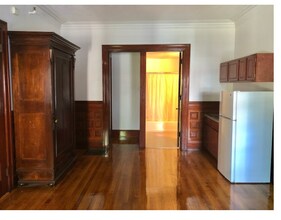 1061 Beacon St in Brookline, MA - Foto de edificio - Building Photo