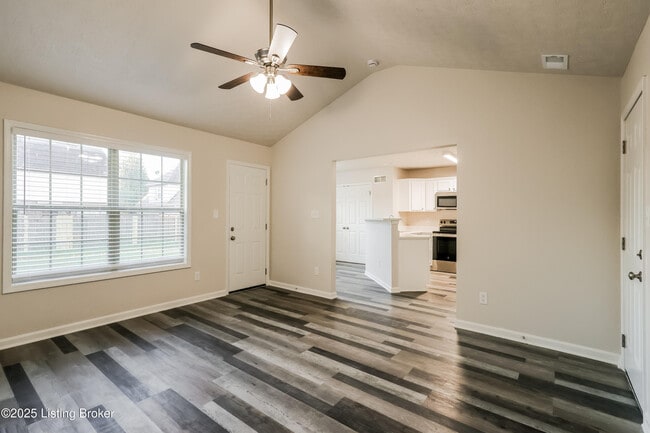 9002 Crooked Arrow Ct in Louisville, KY - Building Photo - Building Photo