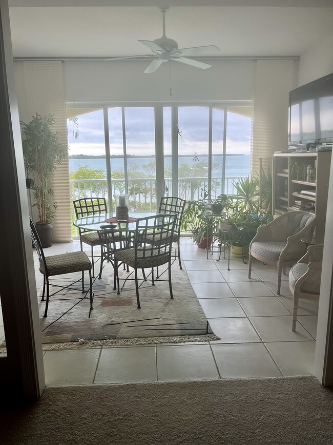 26 Harbour Isle Dr W, Unit 301 in Fort Pierce, FL - Building Photo - Building Photo