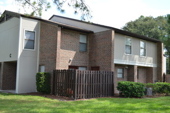 Townhomes at Maverick Trails in Orange Park, FL - Foto de edificio - Building Photo