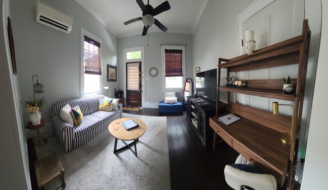 2431 Dauphine St, Unit Dauphine Guesthouse in New Orleans, LA - Building Photo - Building Photo