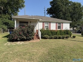 1812 Canary St NW in Huntsville, AL - Building Photo