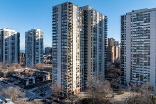Cummings House in Chicago, IL - Building Photo