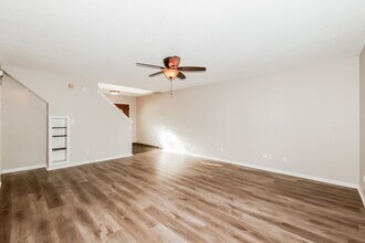 13323 N Brick Chapel Dr in Camby, IN - Foto de edificio - Building Photo