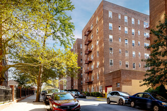 New Hampshire House Condos in Flushing, NY - Building Photo - Building Photo