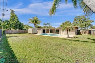 5600 SW 8th St in Plantation, FL - Building Photo - Building Photo