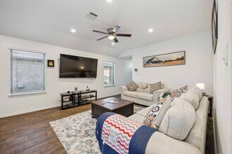16684 Lonely Pines Dr in Conroe, TX - Building Photo - Building Photo