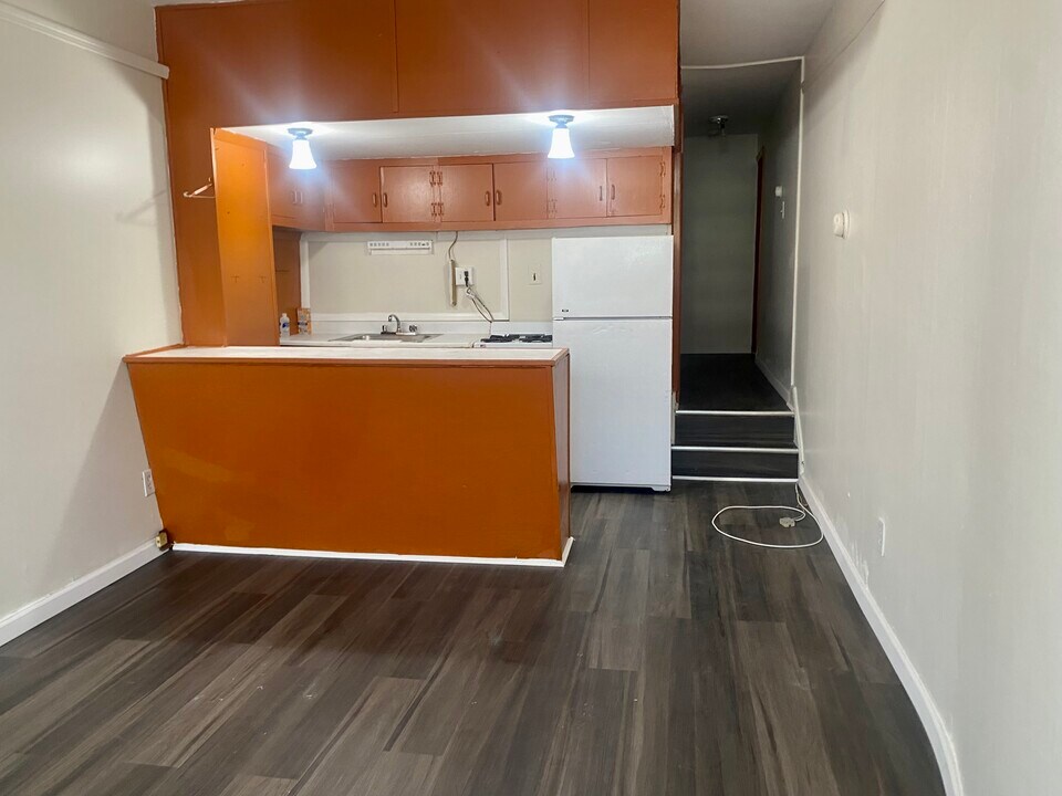 915 N 66th St in Philadelphia, PA - Building Photo