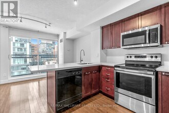 75 Dalhousie St in Toronto, ON - Building Photo - Building Photo