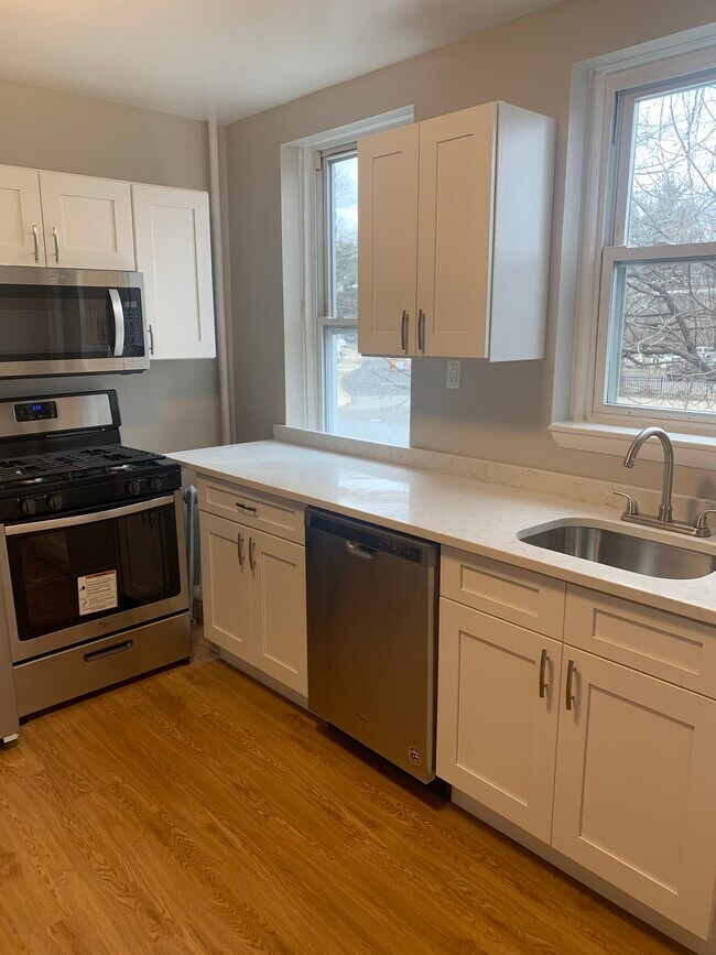 35 Conger St Apartments and Nearby Bloomfield Apartments For Rent