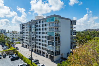 Galen Breakers in Key Biscayne, FL - Building Photo - Building Photo