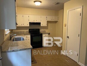 83 Mayfair Ln in Loxley, AL - Foto de edificio - Building Photo