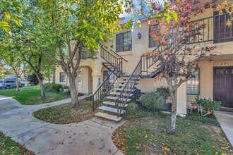 2554 Olive Dr in Palmdale, CA - Foto de edificio - Building Photo