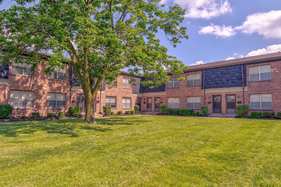 Kensington Square Apartments in Florissant, MO - Building Photo