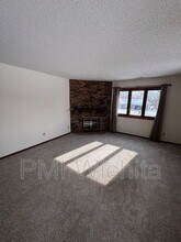 235 S Willo-Esque Ct in Wichita, KS - Foto de edificio - Building Photo