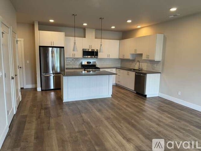 87 SW Lancaster Ct in Troutdale, OR - Building Photo - Building Photo