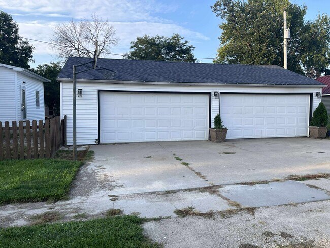 207 4th St N in Springville, IA - Building Photo - Building Photo