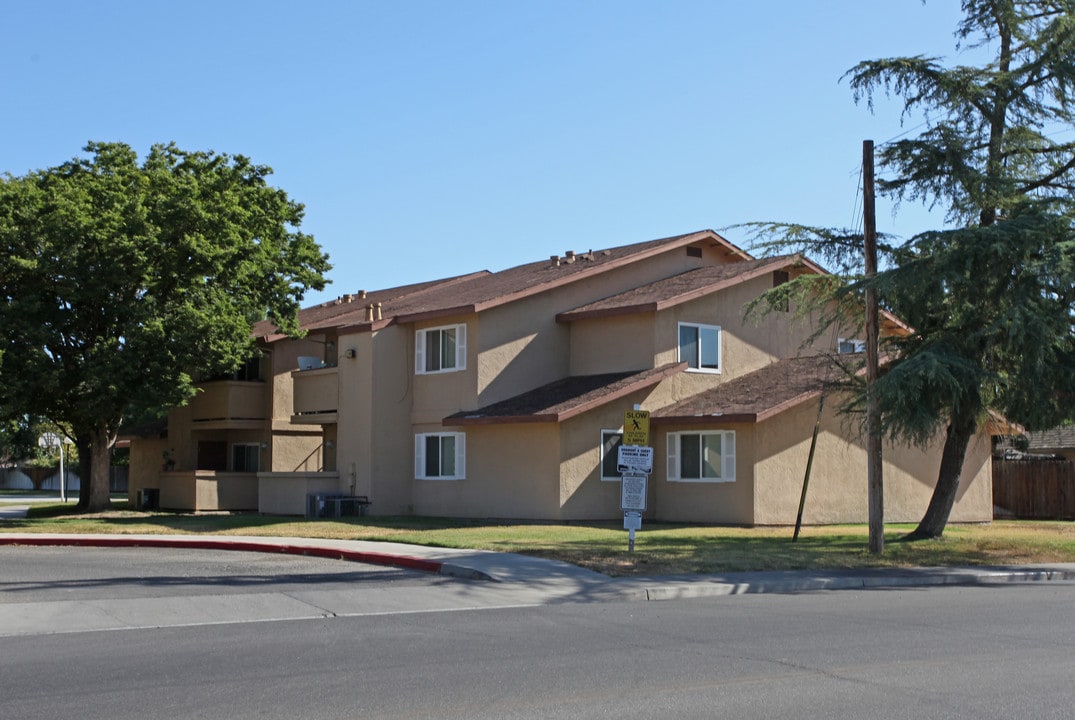 Valley Manor Apartments in Newman, CA - Building Photo