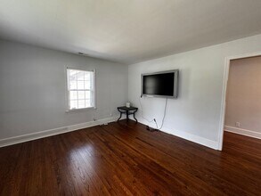 2305 Cherokee Ln in Winston-Salem, NC - Building Photo - Building Photo