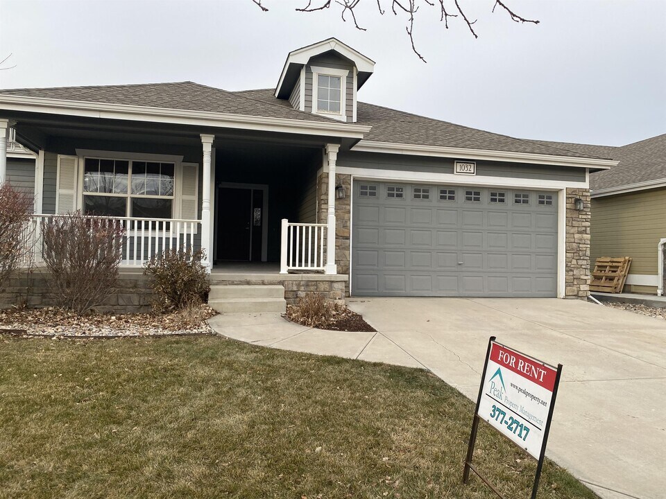 1032 Canal Dr in Windsor, CO - Building Photo