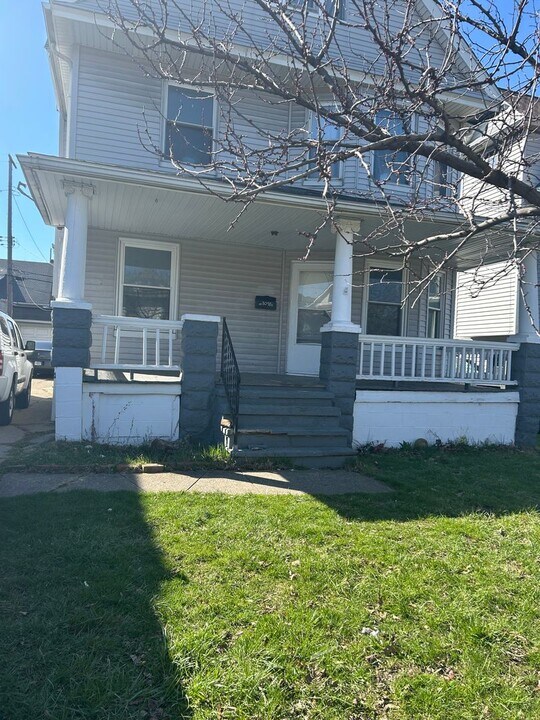 3098 W 101st St, Unit 3098 W 101st St DOWN in Cleveland, OH - Building Photo