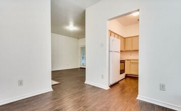 1108 Holly St in Irving, TX - Building Photo - Building Photo