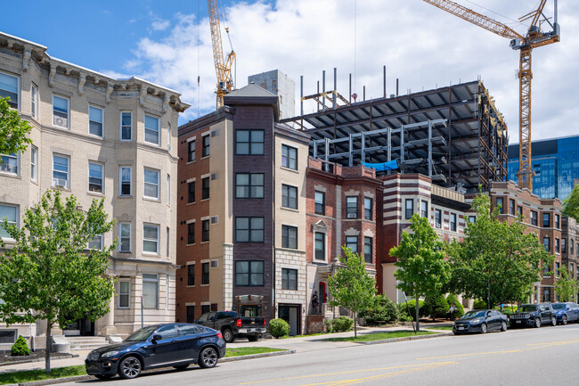 461 Park Dr in Boston, MA - Foto de edificio - Building Photo