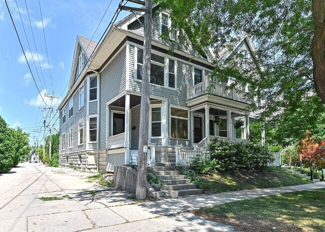 118 W Reservoir Ave in Milwaukee, WI - Building Photo - Building Photo