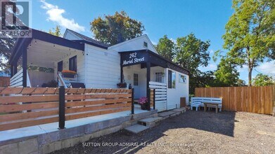 242 Muriel St in Newmarket, ON - Building Photo - Building Photo