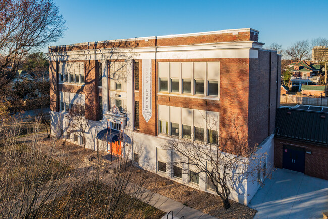 1409 N Washington Ave in Springfield, MO - Foto de edificio - Primary Photo