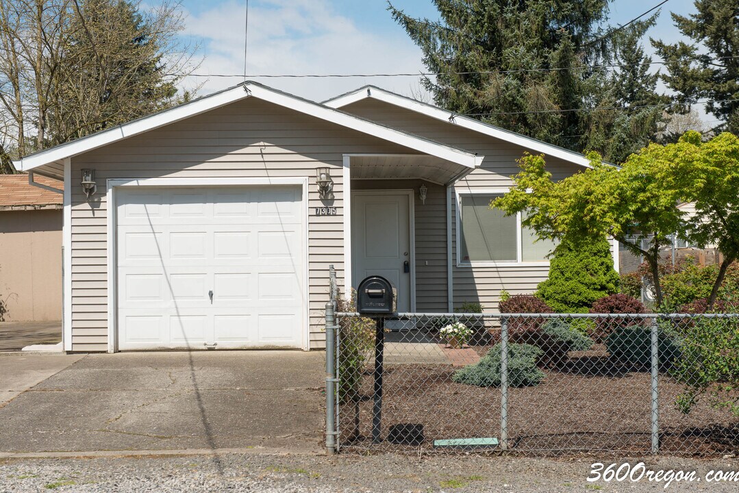 7305 SE Harney St in Portland, OR - Building Photo