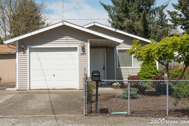 property at 7305 SE Harney St