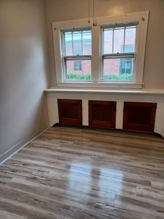 property at 215 S 11th St