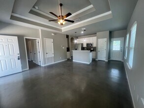 901 E Seidemann St in Seguin, TX - Building Photo - Building Photo