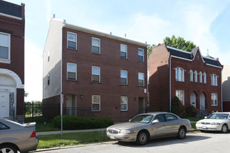 College Hill Apartments in St. Louis, MO - Foto de edificio - Building Photo