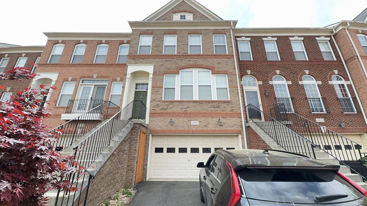 43003 Marburg Terrace in Broadlands, VA - Building Photo