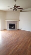 1341 Spring Ct in Hanford, CA - Building Photo - Building Photo