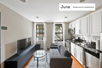 Private bedroom in 3 bed/1 bath Home in New York, NY - Building Photo - Building Photo