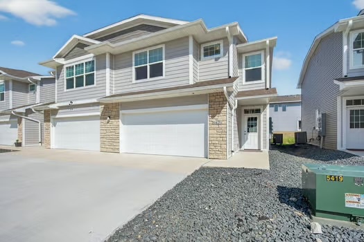 property at 5421 154th Ct