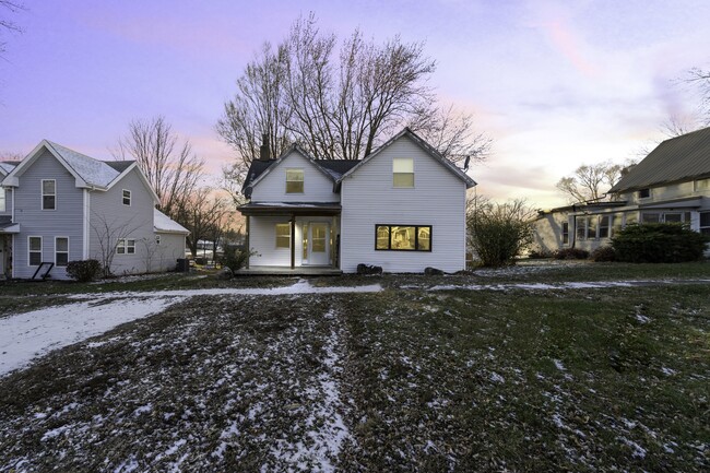 308 N Harrison St in Stuart, IA - Building Photo - Building Photo